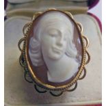 9CT GOLD CAMEO SET RING