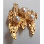 CULTURED PEARL SET BROOCH 4.5 GMS Condition Report: Unmarked & untested.