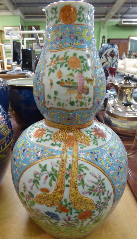 A Chinese double gourd vase with floral decoration Minor firing faults around base rim. Otherwise - Image 3 of 5