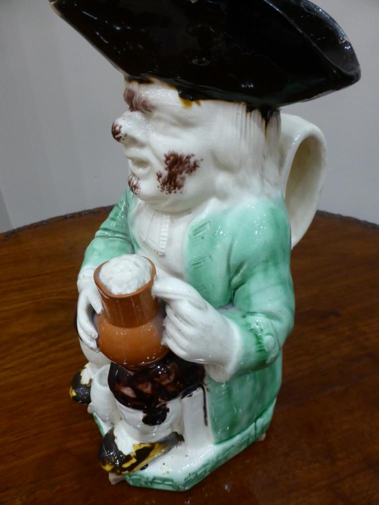 A Ralph Wood Type Toby Jug, circa 1780, of traditional form with manganese hat and green jacket - Bild 2 aus 7