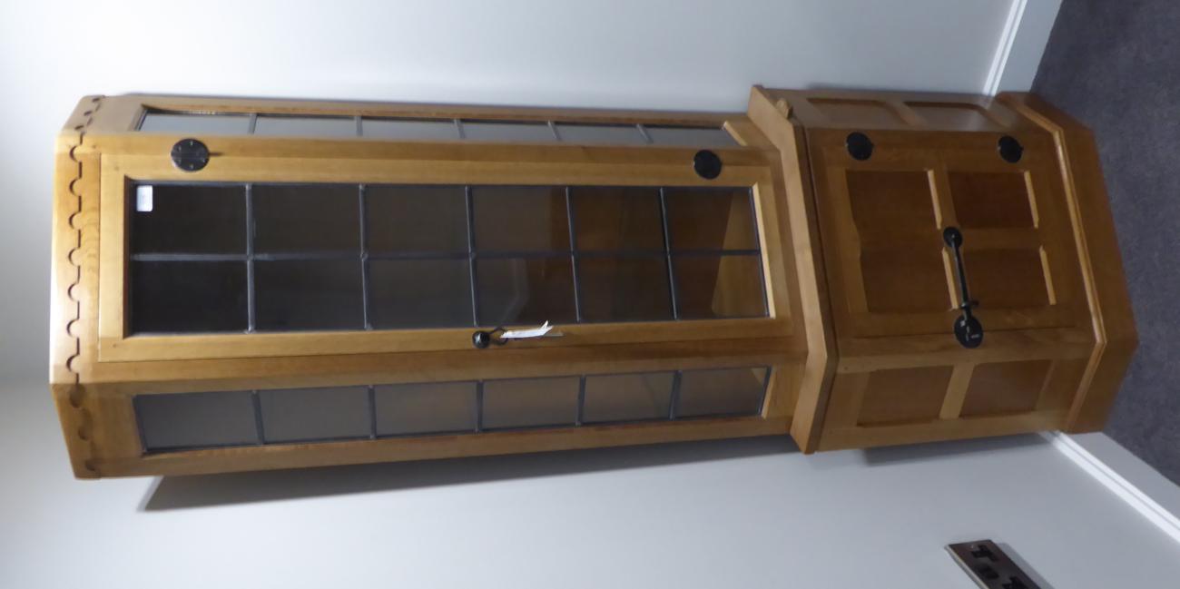 A Robert ''Mouseman'' Thompson Oak Corner Display Cabinet, penny moulded frieze, the upper section - Bild 2 aus 5