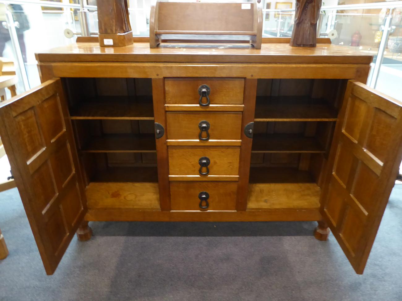 A Robert ''Mouseman'' Thompson Panelled Oak 4ft Sideboard, with raised upstand above four central - Bild 2 aus 5