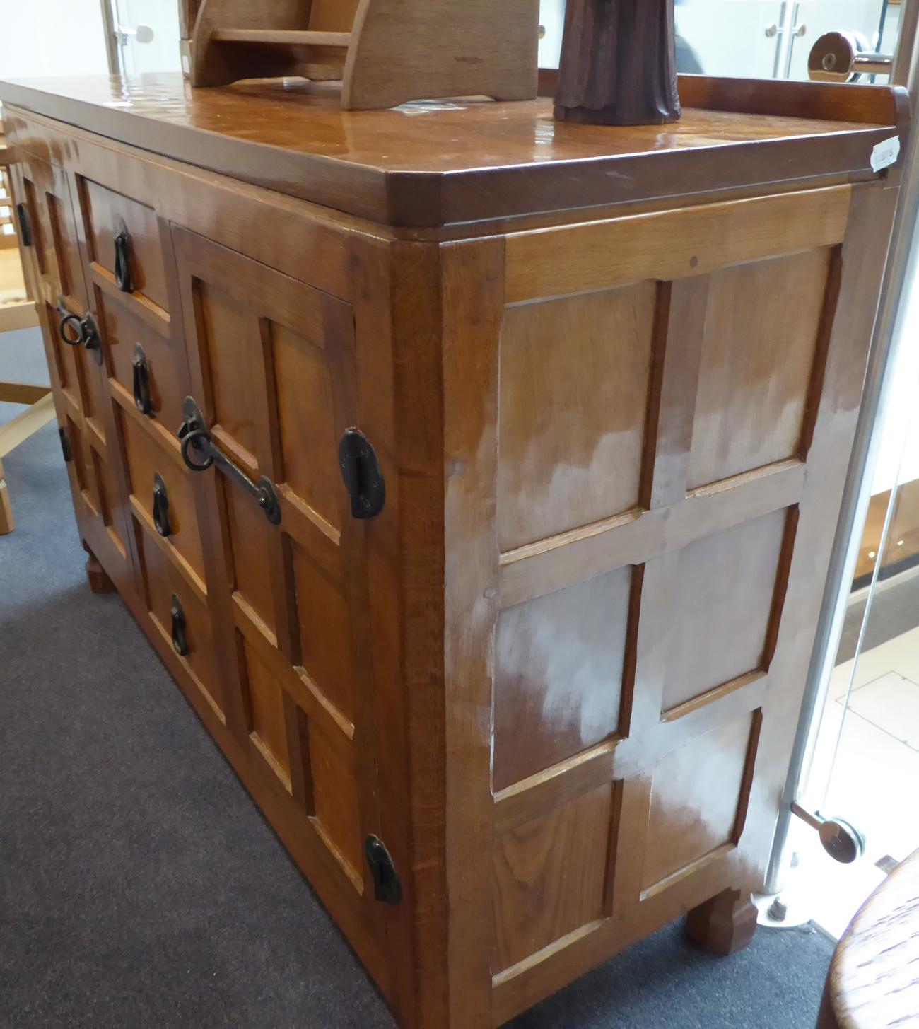 A Robert ''Mouseman'' Thompson Panelled Oak 4ft Sideboard, with raised upstand above four central - Bild 5 aus 5