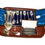A cased set of six silver Walker & Hall tea spoons with matching tongs, together with a set of six