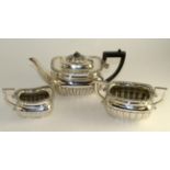 A silver three piece tea service, Sheffield 1923, 30oz 31.3ozt gross weight