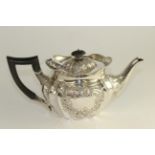 A Victorian silver tea pot London, 1899, 25oz26.9ozt gross weight