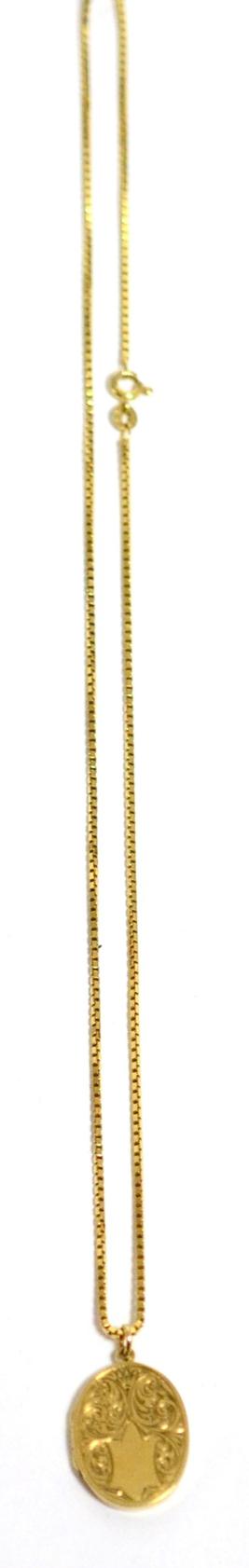 A 9ct gold locket on 9ct gold chain8.4g