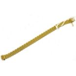 An 18ct gold bracelet 17g