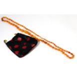 An amber bead necklace, 45.5g