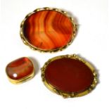 Two agate set brooches together with an agate set vinaigrette (3)