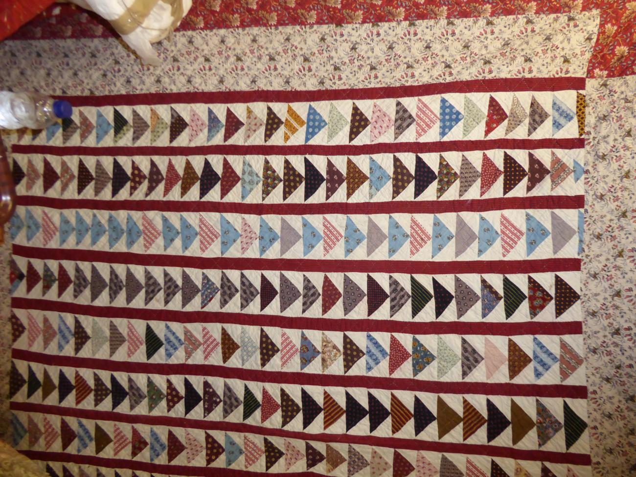 Early 19th Century Pieced Quilt in the Flying Geese Pattern, predominant colours of cream and dark - Image 5 of 9