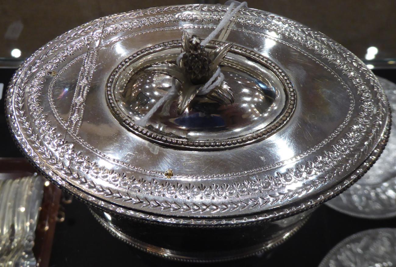 A George III Silver Tea Caddy, Thomas Daniell, London 1783, oval with bead borders, the cover hinged - Image 5 of 5