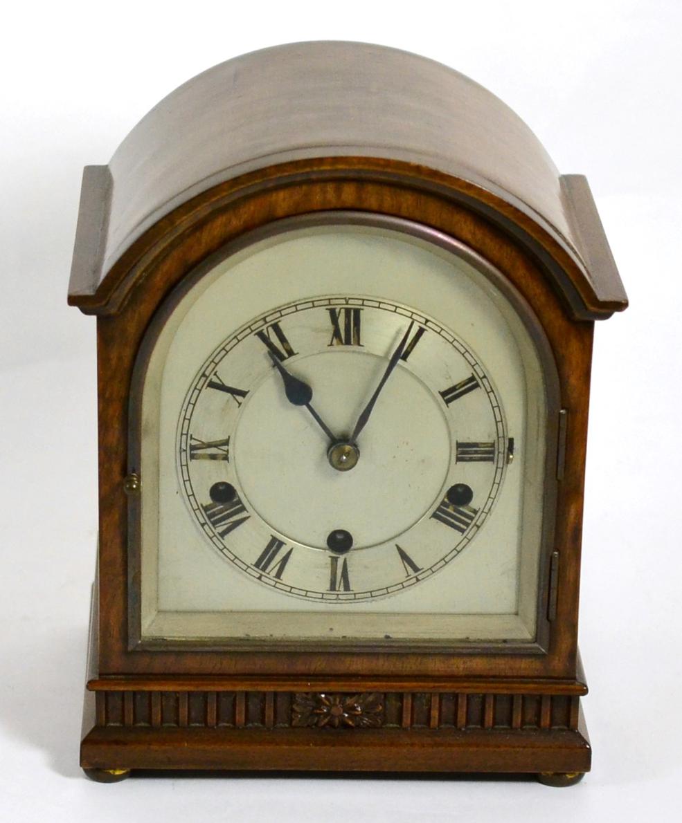 A chiming mantel clock, early 20th Cenutry