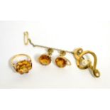 A treble clef pearl brooch, a pair of citrine earrings and a 9 carat gold ring (3) Treble clef - 6.