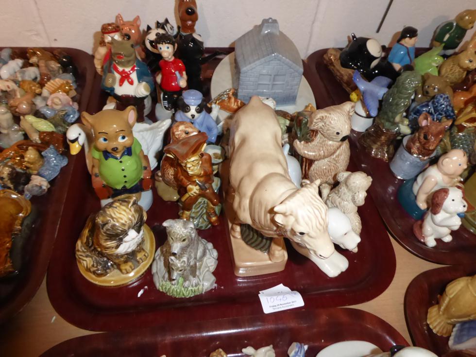 A large collection of Wade pottery including Whimsies (twelve trays) - Image 7 of 13