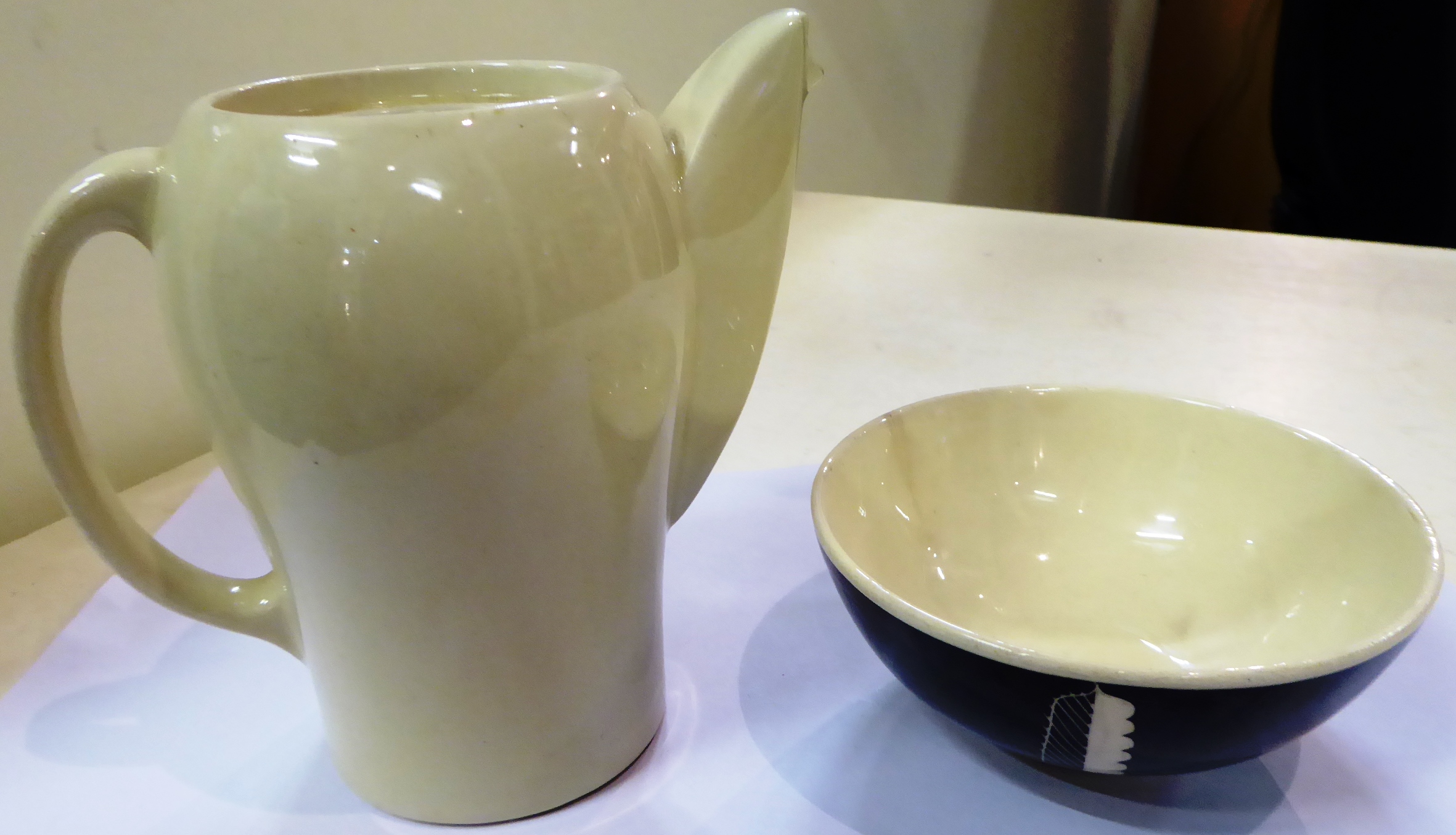 A collection of Susie Cooper items including jugs, plates etc (two trays) - Image 7 of 7