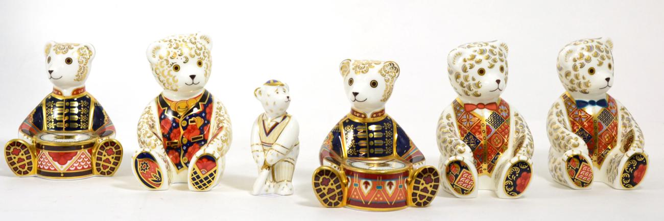 Royal Crown Derby Imari paperweights; Drummer Bear (gold stopper), Drummer Teddy No. 1197/1500 (with