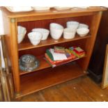 19th c. satinwood open bookcase with two shelves flanked by classical pilasters