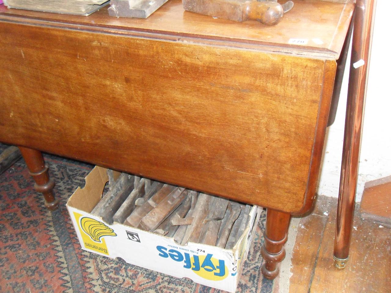 19th c. mahogany dropleaf dining table