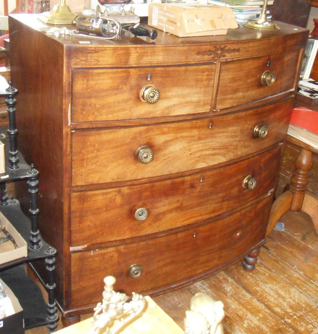 Early 19th c. mahogany bow-fronted chest of drawers with stringing inlay & brass knobs