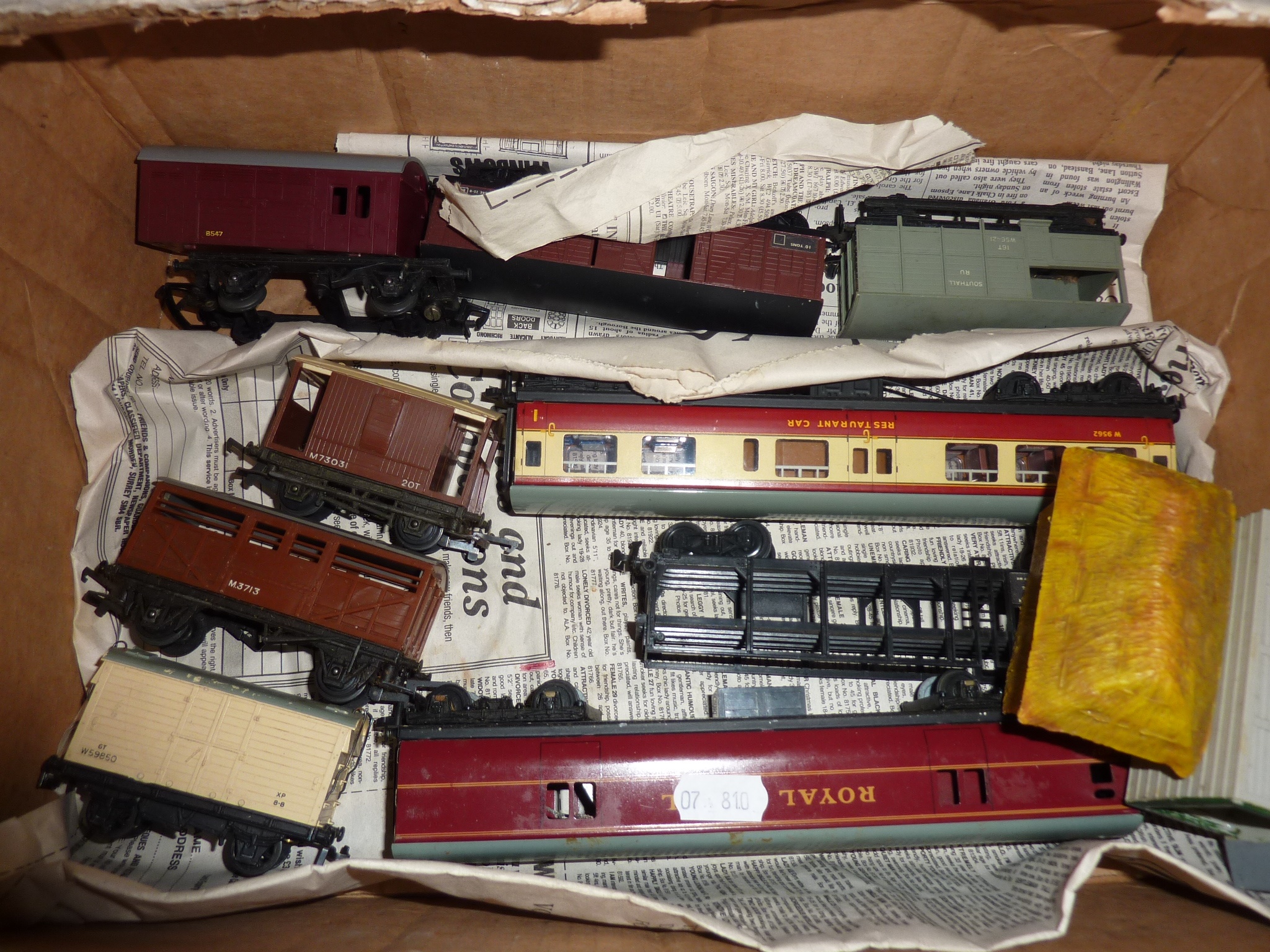 Hornby Dublo buildings, engines, wagons, track etc (several boxes) - Image 4 of 4