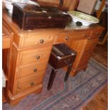 Pine kneehole nine-drawer desk with tooled green leather top