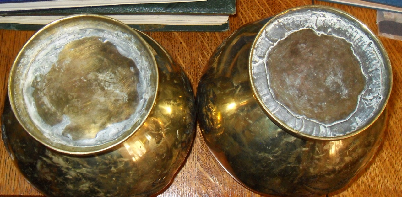 Two Oriental bronze censers, a pair of Oriental brass jardinieres, a Chinese bronze censer in the - Image 18 of 21