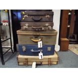 A quantity of vintage suitcases (5)