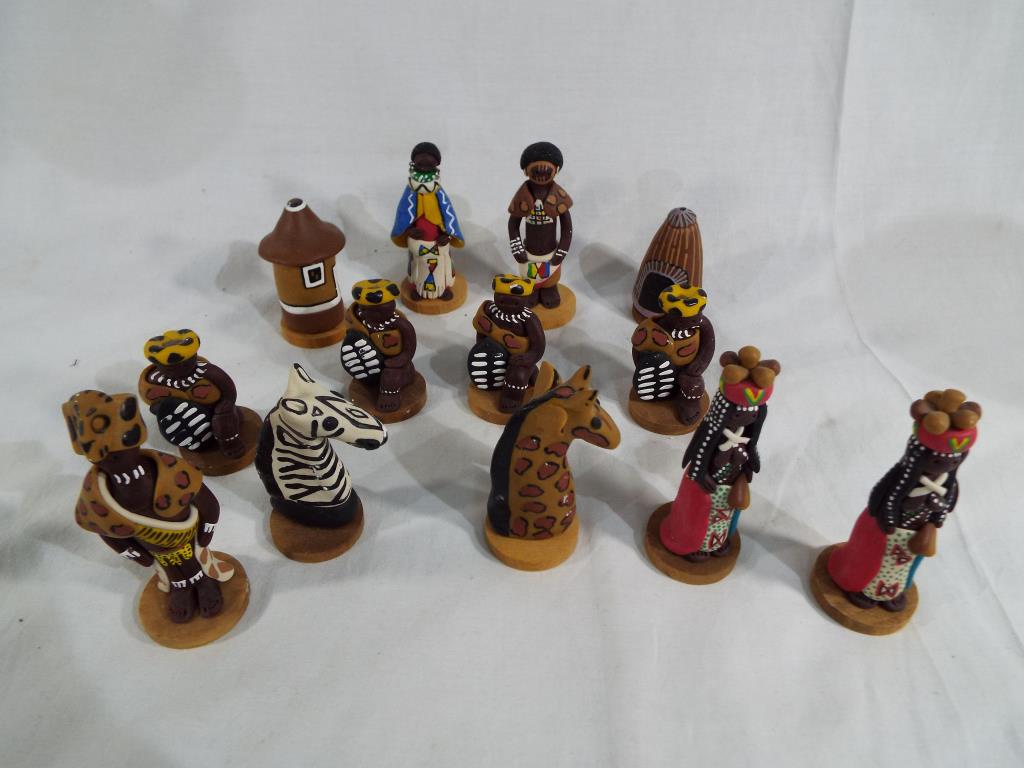 An African Maasai necklace and a set of South African chess pieces - Image 3 of 3