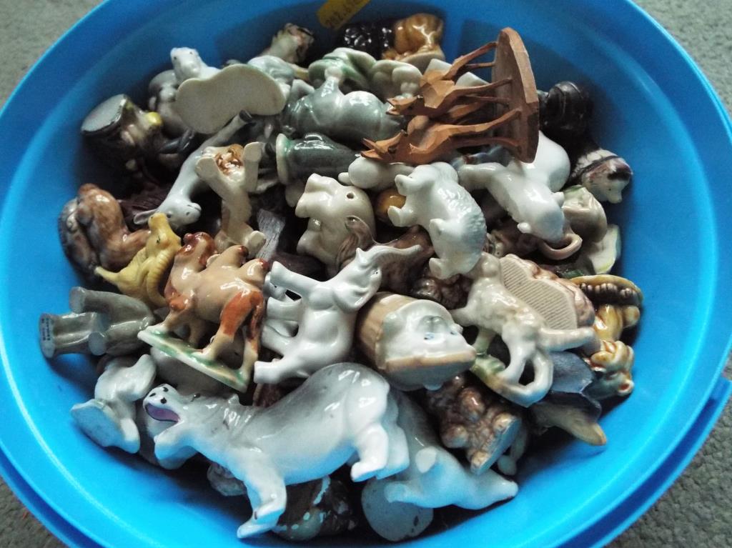 Wade - a large collection of Wade Whimsies and other miniature ceramic figurines depicting animals
