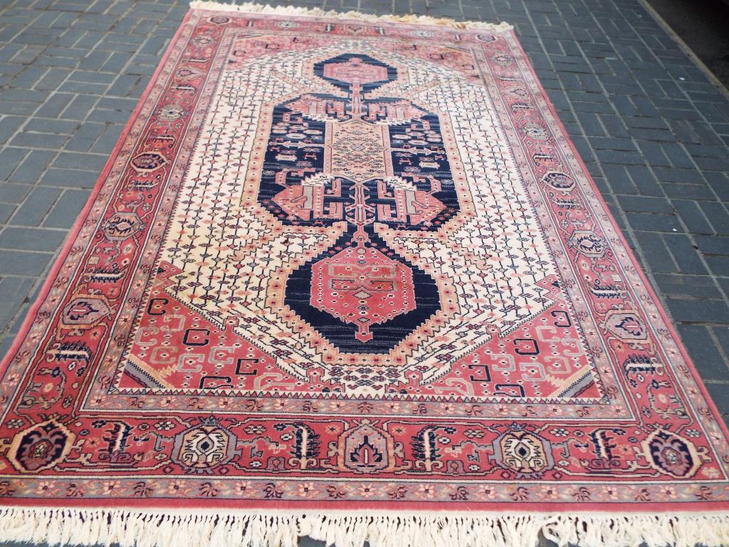 A Royal Keshan woollen rug size 200 cm x 300 cm