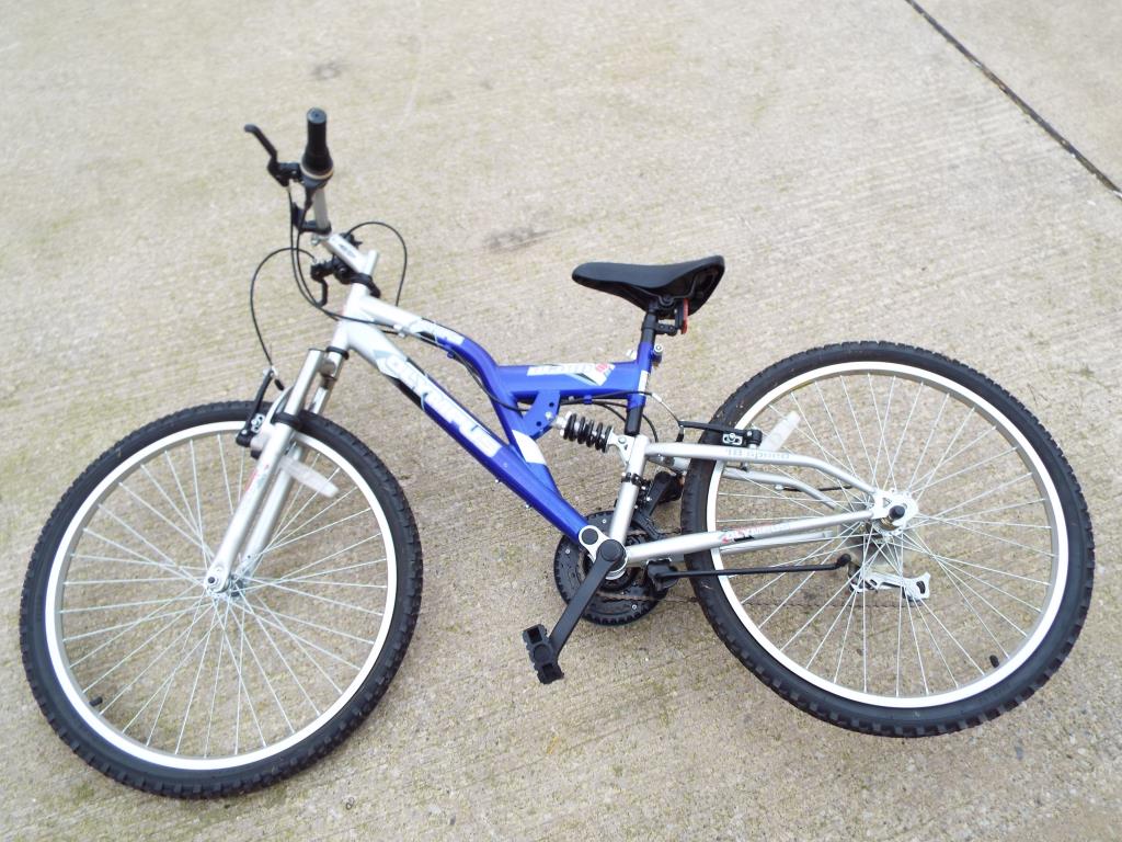 A Olympus Kobe Atom mountain bike with 20 inch wheels