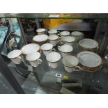 Eighteen pieces of ceramic tableware in