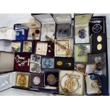A good mixed lot of good quality costume jewellery to include brooches, necklaces, bracelets,