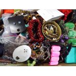 A large mixed lot of unsorted costume jewellery