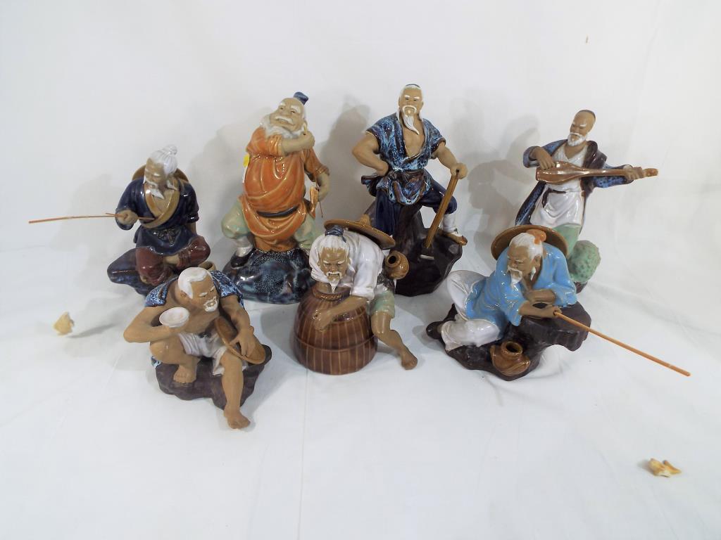 A collection of seven Japanese figurines - Bild 2 aus 2