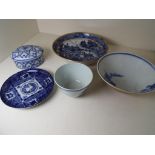 Asian ceramics - five pieces comprising a tea bowl, a covered trinket box,