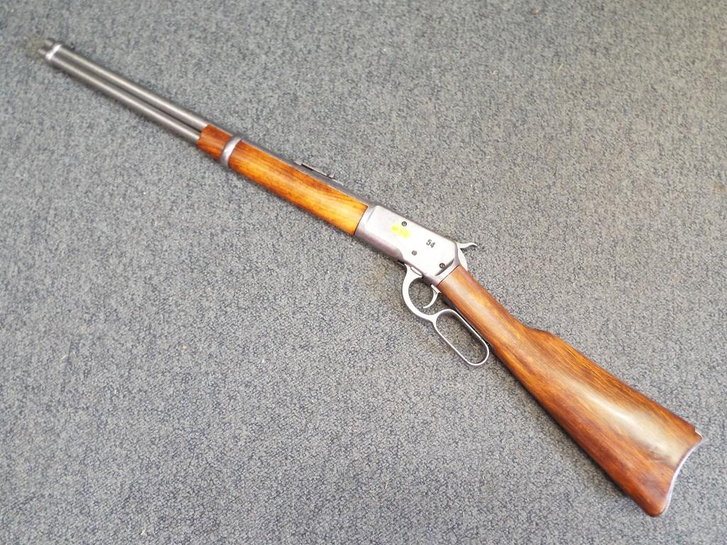 A replica Winchester underlever rifle with moving underlever action