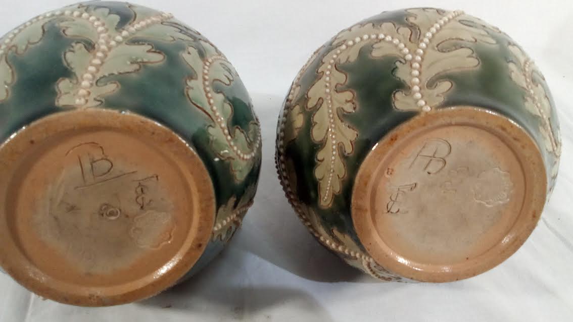 A pair of Doulton Lambeth salt glazed twist vases circa 1890 - 1910. - Bild 2 aus 3