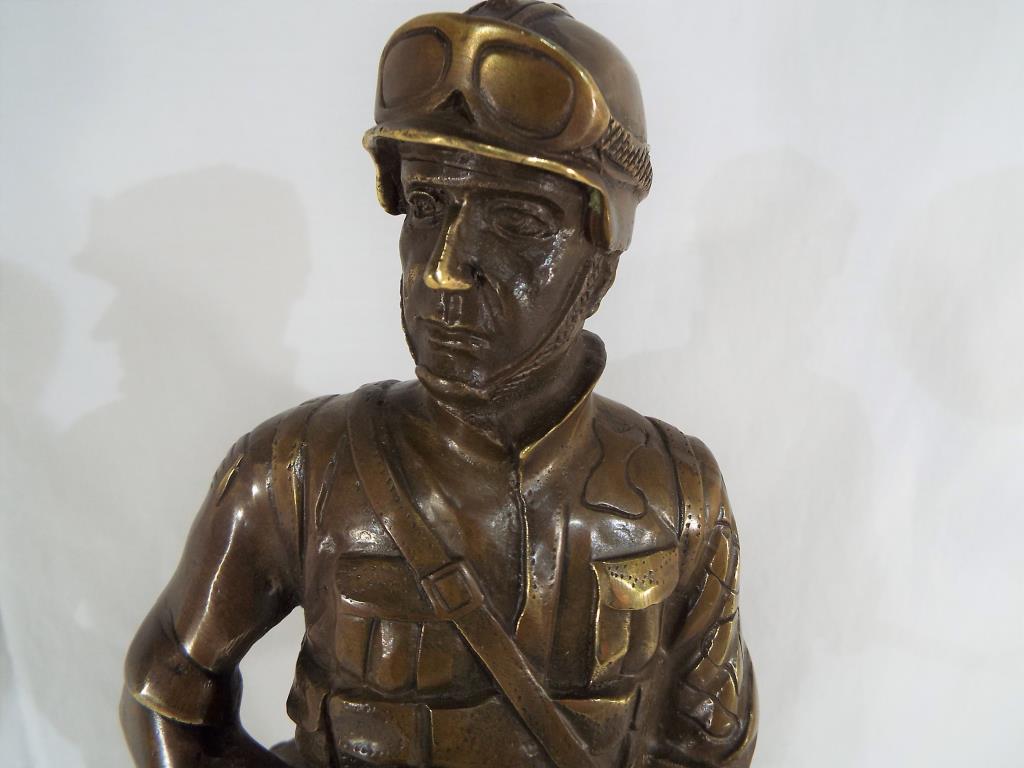 A brass soldier in full uniform 40 cm (h). - Image 2 of 2