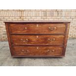 A large chest with three drawers, 84 x 1