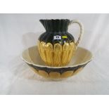 A Victorian ceramic jug and bowl set. Es