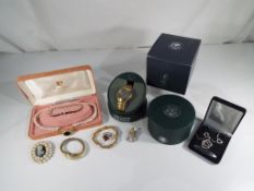 A mixed lot of predominantly costume jewellery to include a necklace and earring set, a ring,
