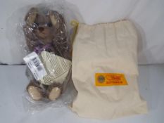 Steiff - A Steiff mohair bear exclusive to Danbury Mint 2006, button in ear with label, No 662379,