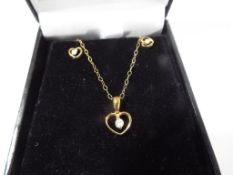 A lady's hallmarked 9ct gold necklace an