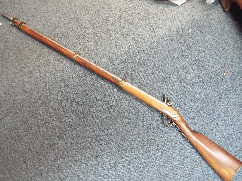 A replica French smoothbore flintlock rifle with bayonet. - Image 8 of 10