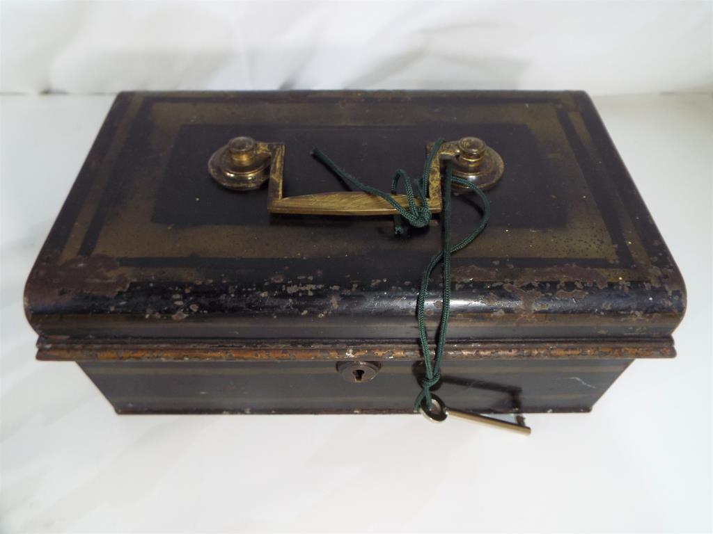 A good lot to include a vintage metal cash box with key, - Image 3 of 4