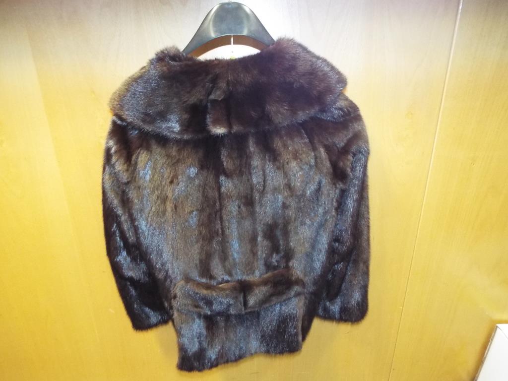 A good quality lady's fur coat, with slit pockets, - Image 2 of 2