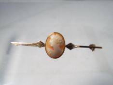 A lady's 9ct gold cameo bar brooch Est £