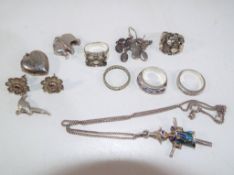 Silver - a quantity of silver jewellery to include five silver rings, a pendant,
